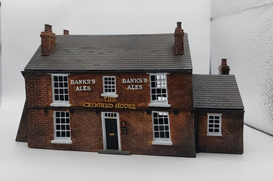 FM104 – The Crooked House Pub OO Scale